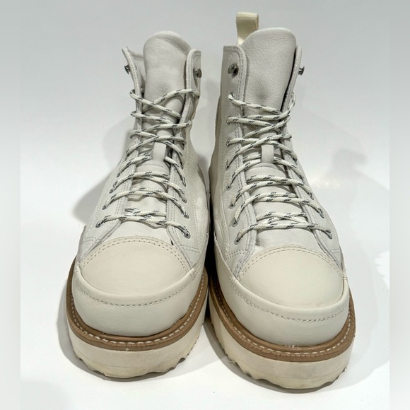 Converse Chuck Taylor Crafted Hi White Leather Boots - Size M8 or W9.5 - Picture 2 of 9
